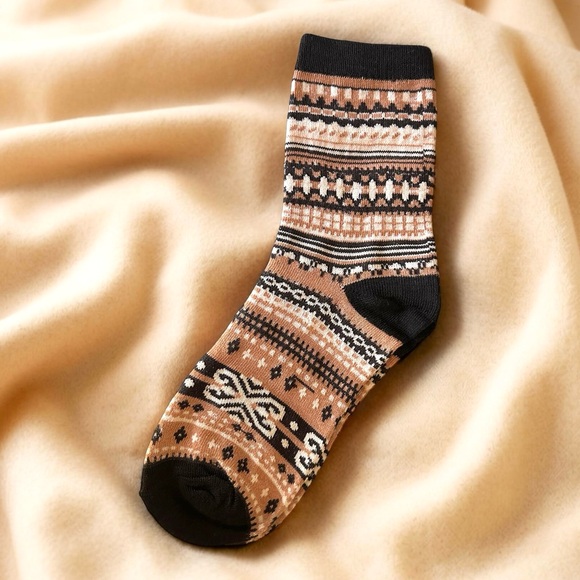 Accessories - ⭐️ 5 for $25 Autumn-Winter Vintage Ethnic Style Tribal Pattern Mid Calf Socks